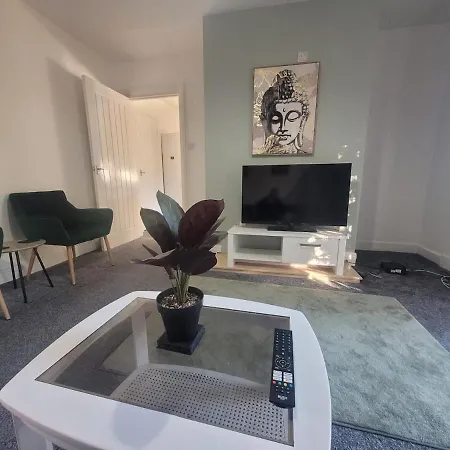 Contractor Friendly Spacious 3 Bed With Private Parking Apartman *