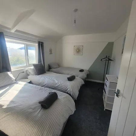 Contractor Friendly Spacious 3 Bed With Private Parking Апартаменти Лідс