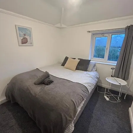 Contractor Friendly Spacious 3 Bed With Private Parking Apartamento *