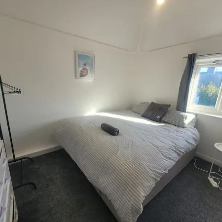 아파트 Contractor Friendly Spacious 3 Bed With Private Parking 리즈