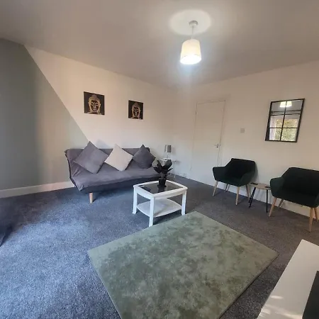 דירה Contractor Friendly Spacious 3 Bed With Private Parking