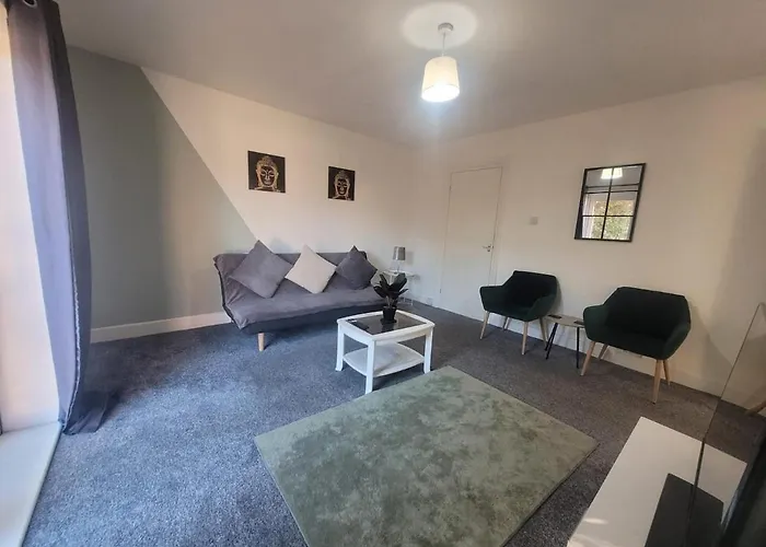 דירה Contractor Friendly Spacious 3 Bed With Private Parking